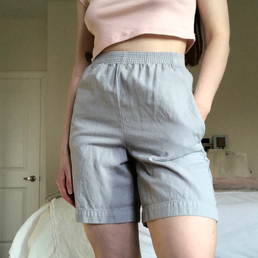 Light Grey Aritzia Nova Shorts - Picture 3 of 8